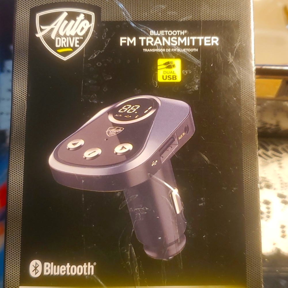 AUTO Drive  BLUETOOTH FM TRANSMITTER